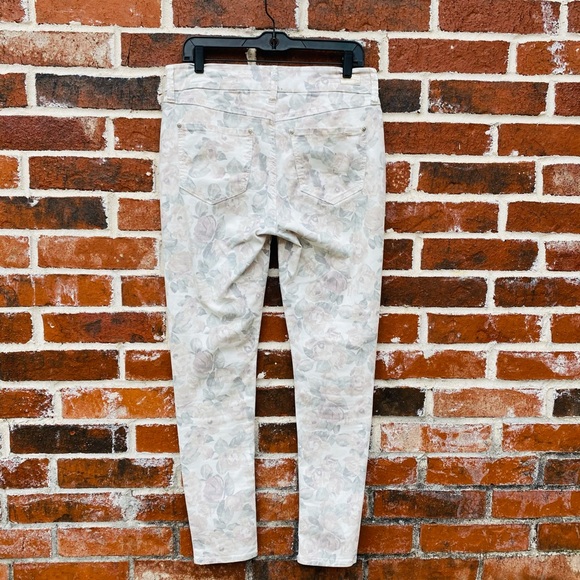 4for $20 Seven 7 size 8 white floral jeans. - Picture 3 of 9